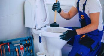 Non buttare mai questi oggetti nel water, sembrano innocui ma intasano tutto